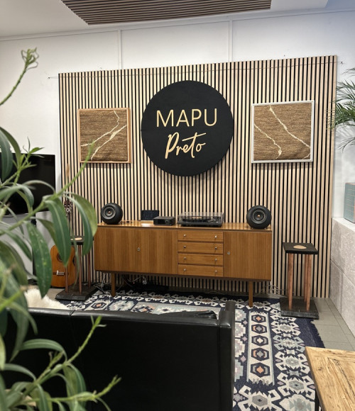 © (c) LLOYD PASSAGE | Mapu Preto | 